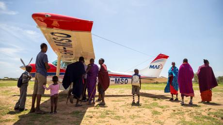 2018 Malambo Safari, Tanzania children with plane